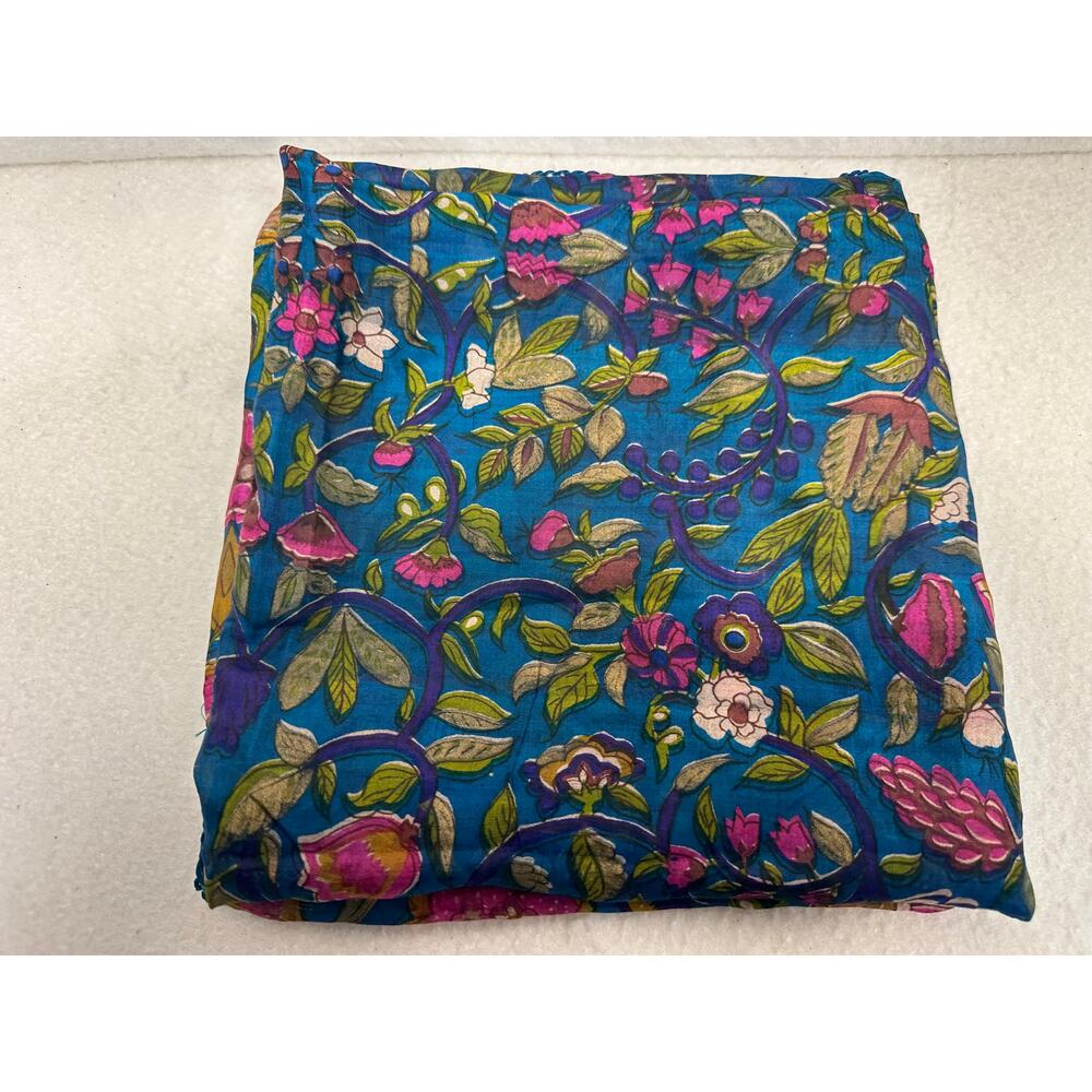 Large Square 100% Silk Scarf 36"X 39" Square Vintage Botanical Floral Ornate - Picture 10 of 10